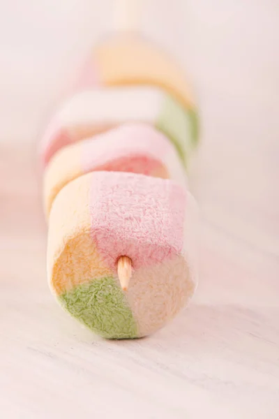 Marshmallow Sul Tavolo Legno — Foto Stock