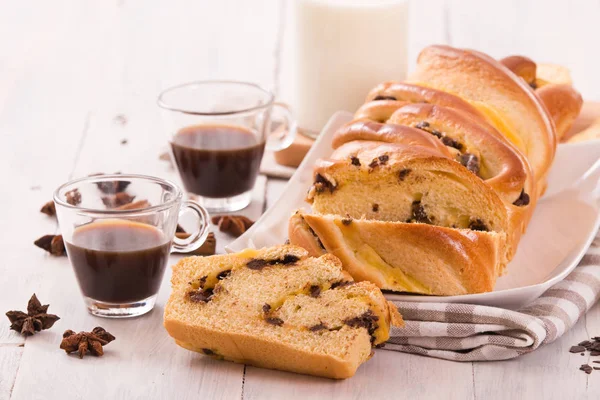 Brioche Com Chips Chocolate — Fotografia de Stock