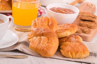 Ahşap masa üzerinde kahvaltımızda ile Kahvaltı. 