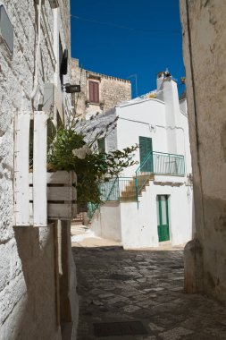 Ara sokakta. Ceglie Messapica. Puglia. İtalya. 