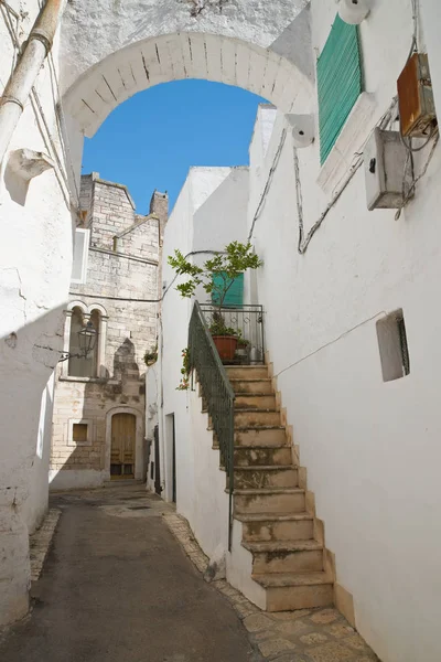 Een Steegje Een Ceglie Messapica Een Puglia Italië — Stockfoto