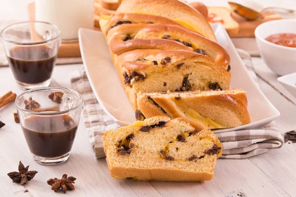 Brioche Com Chips Chocolate — Fotografia de Stock