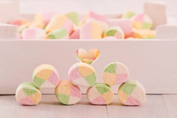 Marshmallow Atas Meja Kayu — Stok Foto