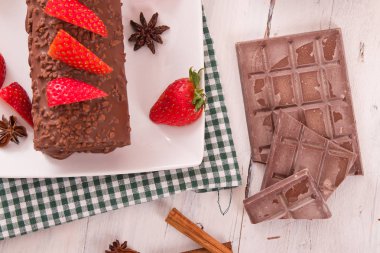 Çikolatalı rulo çilek ile. 