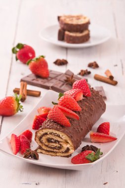 Çikolatalı rulo çilek ile. 