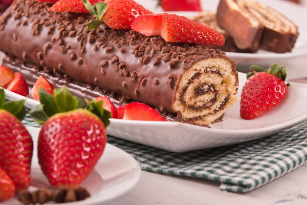 Rotolo Cioccolato Con Fragole — Foto Stock