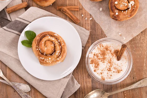 Cinnamon Rolls Wooden Table — Stock Photo, Image