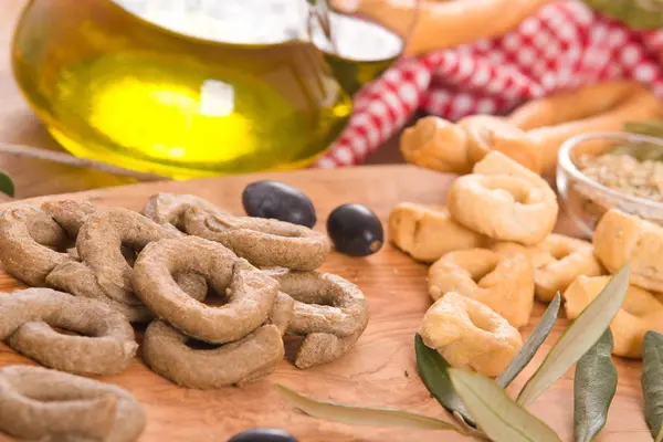 Taralli Italiano Sobre Mesa Madera — Foto de Stock