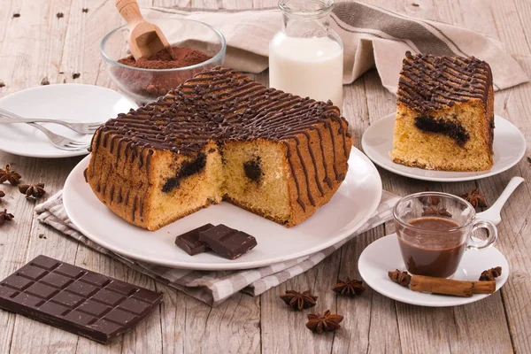 Шоколадний Торт Білій Страві — стокове фото