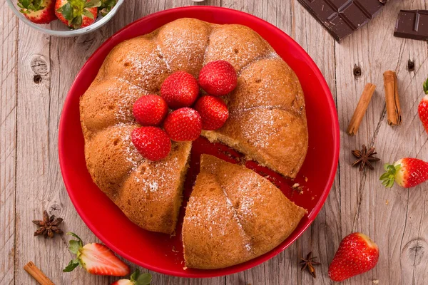 Tarta Fresa Plato Rojo —  Fotos de Stock