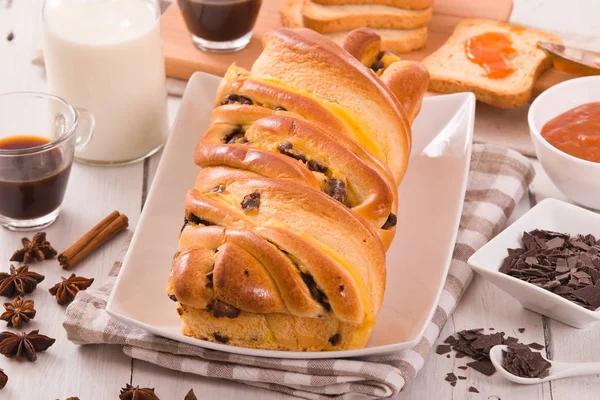 Brioche Com Chips Chocolate — Fotografia de Stock