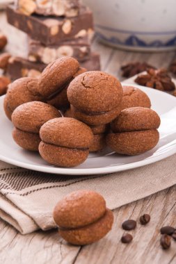 Fındıklı kurabiye sandviç çikolatalı krema ile doldurulmuş 