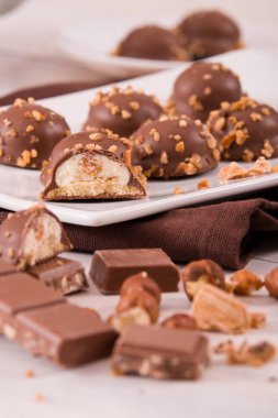 Krem karamel dolgulu çikolata truffles. 