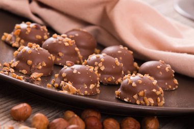 Krem karamel dolgulu çikolata truffles. 