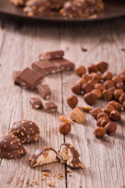 Krem karamel dolgulu çikolata truffles. 
