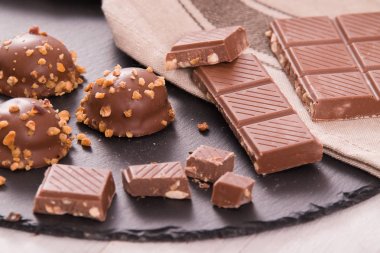 Krem karamel dolgulu çikolata truffles. 