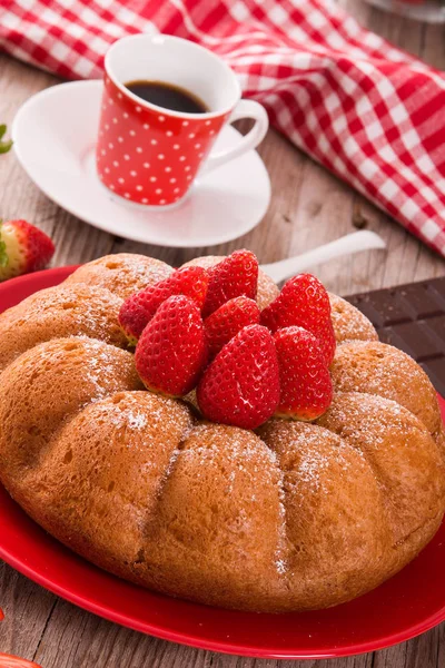 Tarta Fresa Plato Rojo —  Fotos de Stock