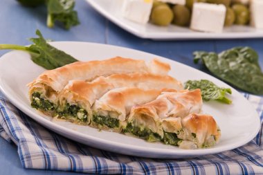 Yunanca ıspanak pasta beyaz peynir ile. 
