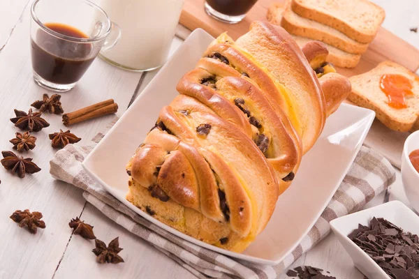 Brioche Com Chips Chocolate — Fotografia de Stock