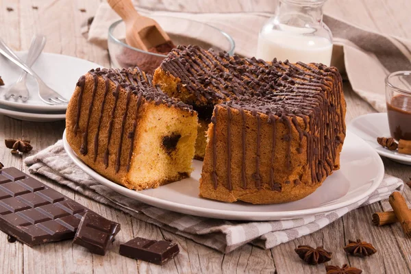 Tahta Masada Çikolatalı Kek — Stok fotoğraf