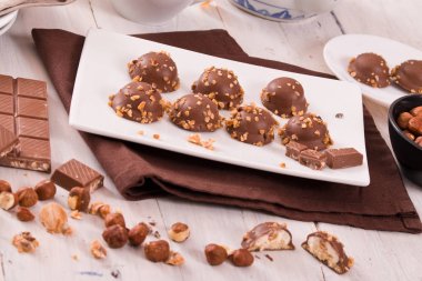 Krem karamel dolgulu çikolata truffles. 