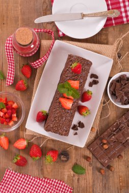 Çikolatalı rulo çilek ile. 