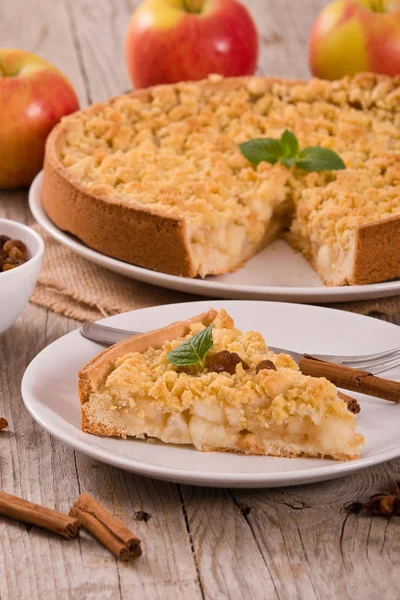 Crumble Apple Cake White Dish — Stock Photo, Image