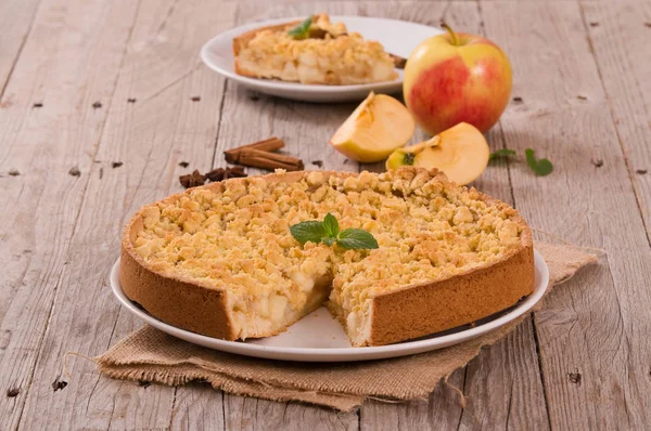 Crumble Apple Cake White Dish — Stock Photo, Image