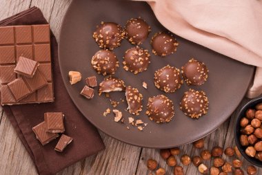 Krem karamel dolgulu çikolata truffles. 