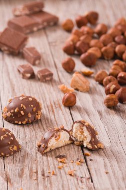 Krem karamel dolgulu çikolata truffles. 