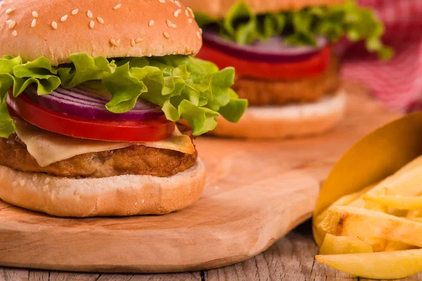 Hamburger Con Coca Tagliere — Foto Stock