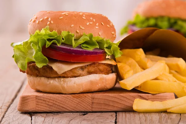 Hamburger Con Coca Tagliere — Foto Stock