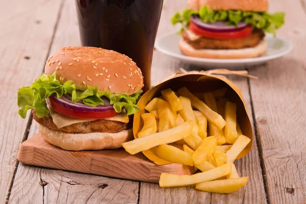 Hamburger Con Coca Tagliere — Foto Stock