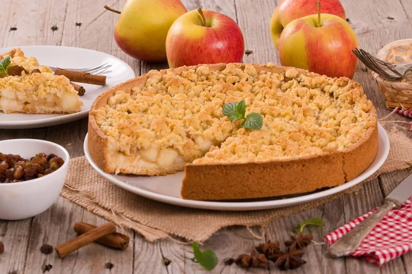 Crumble Van Appel Cake Met Specerijen Witte Schotel — Stockfoto