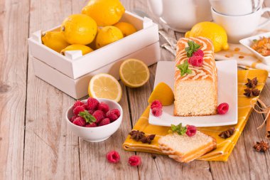 Nar katılmış limonlu kek..