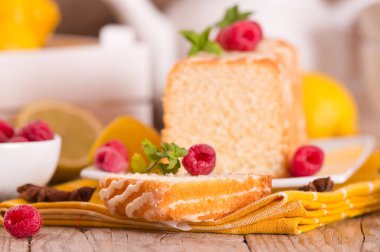 Nar katılmış limonlu kek..