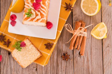 Nar katılmış limonlu kek..