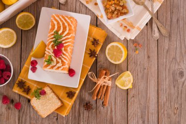 Nar katılmış limonlu kek..