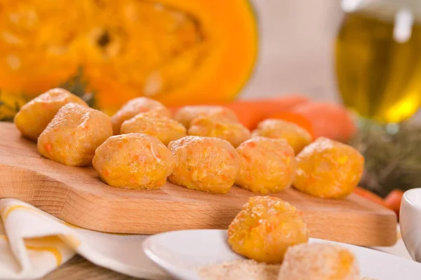 Albóndigas Pollo Con Calabaza Tabla Cortar — Foto de Stock