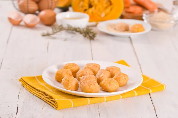 Albóndigas Pollo Con Calabaza Zanahorias — Foto de Stock