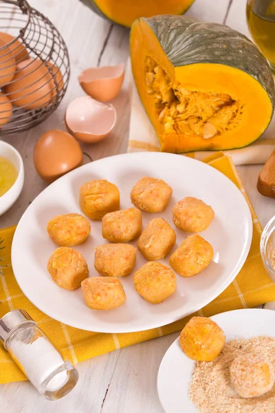 Albóndigas Pollo Con Calabaza Zanahorias — Foto de Stock