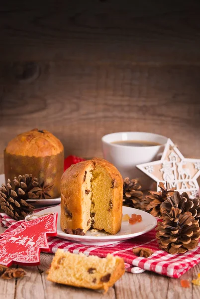 パネトーネ イタリアのクリスマス ケーキ — ストック写真