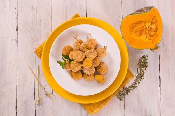 Albóndigas Pollo Con Calabaza Plato Blanco —  Fotos de Stock