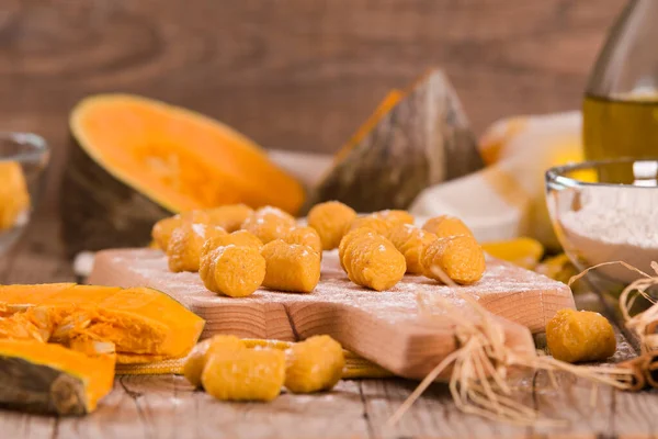 Gnocchi Calabaza Cruda Tabla Cortar —  Fotos de Stock