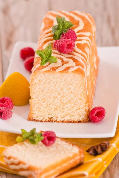 Zitronen Biskuitkuchen Mit Granatapfel — Stockfoto