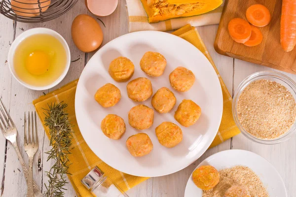 Albóndigas Pollo Con Calabaza Plato Blanco — Foto de Stock