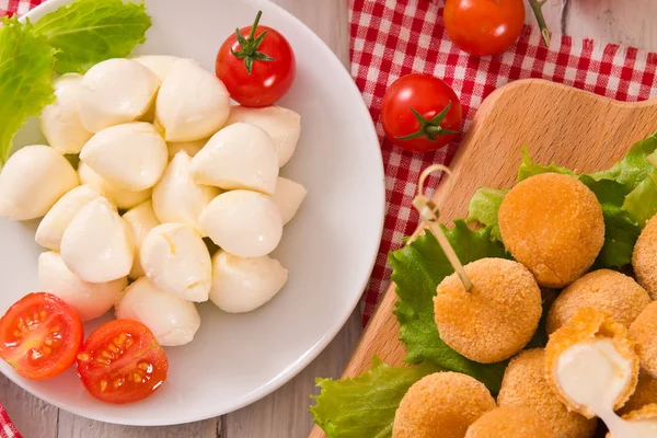 Bolinhas Queijo Mozzarella Fritas — Fotografia de Stock