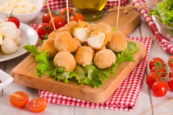 Bolinhas Queijo Mozzarella Fritas Imagem De Stock