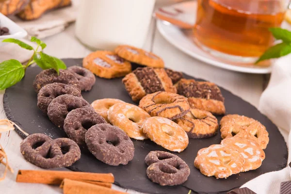 Korte Banketbakkerskoekjes Houten Tafel — Stockfoto