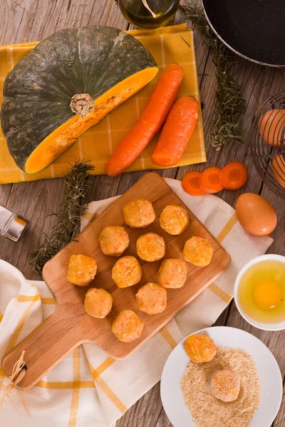 Albóndigas Pollo Con Calabaza Tabla Cortar —  Fotos de Stock